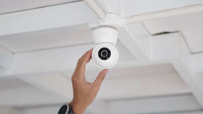 camera an ninh trong nhà