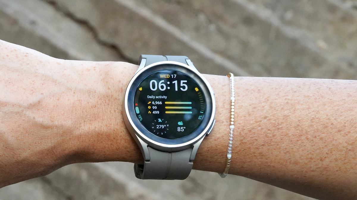 Đồng hồ đo nhịp tim huyết áp Samsung Galaxy Watch 5 Pro