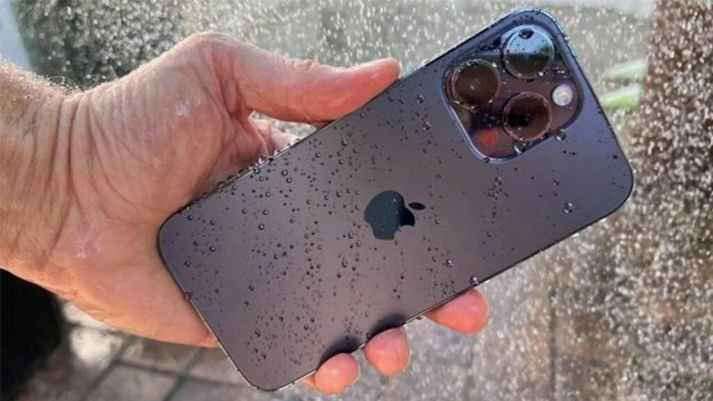 iPhone 15 Pro Max có chống nước không và các chỉ số liên quan