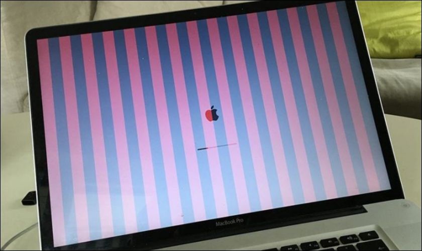 Lỗi màn hình MacBook bị sọc là gì?