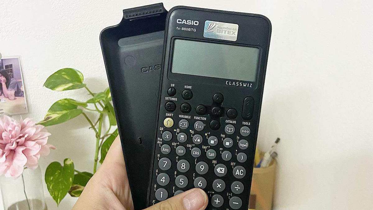 Máy tính Casio có bền không? Pin sử dụng bao lâu mới thay?