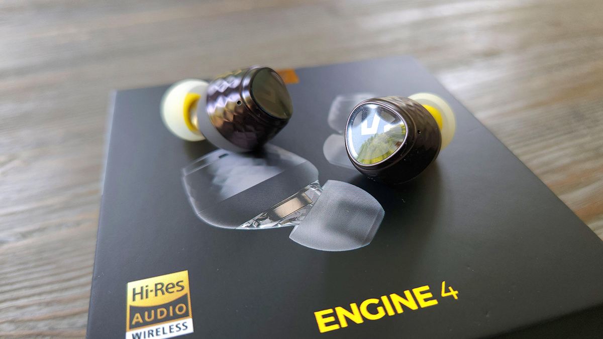 Giá tai nghe Soundpeats Engine 4 có đắt? 
