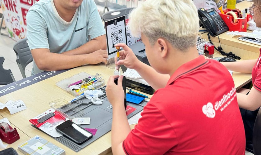 Giá thay màn hình iPhone 6s mới nhất tại Điện Thoại Vui