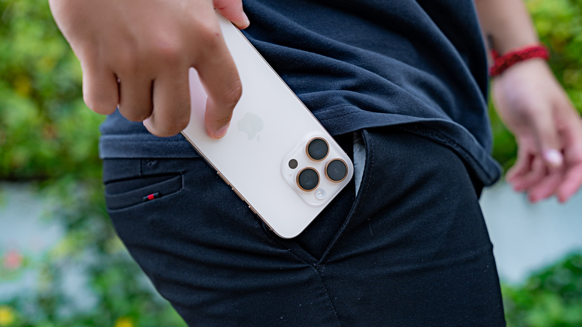 Dung lượng pin iPhone 17 Pro dùng tốt không? Sạc bao nhiêu W?